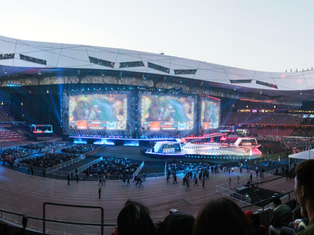 Karmine Corp pret Dplus KIA: Esports World Cup LoL fināls šodien, un abi favorīti jau izmesti