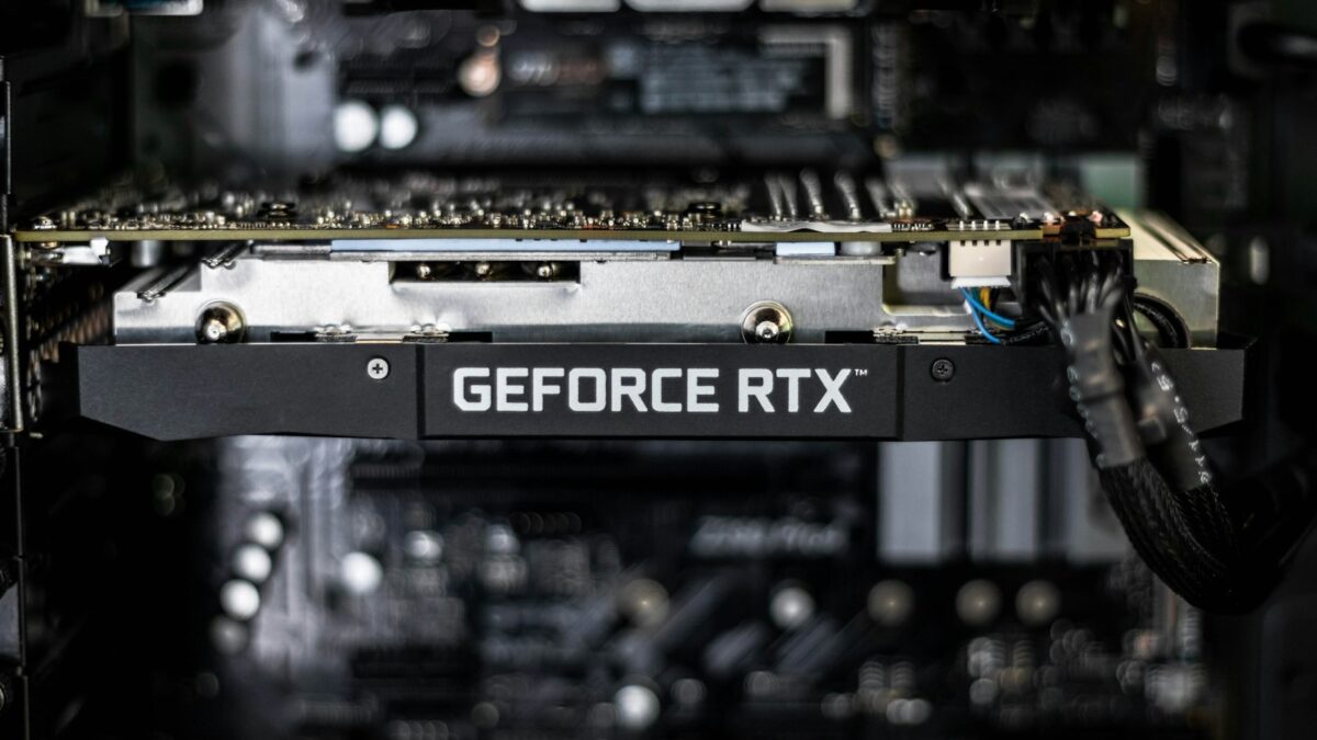 Nvidia RTX 50 Super atliek uz 2027. gadu: vainīga GDDR7 atmiņa un mākslīgā intelekta bads pēc čipiem