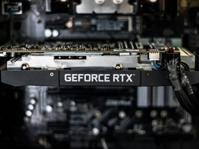 Nvidia RTX 50 Super kartes ir gatavas, bet 2026. gadā tās neredzēsim — vainīga GDDR7 atmiņa, kas sadārdzinājusies trīskārt