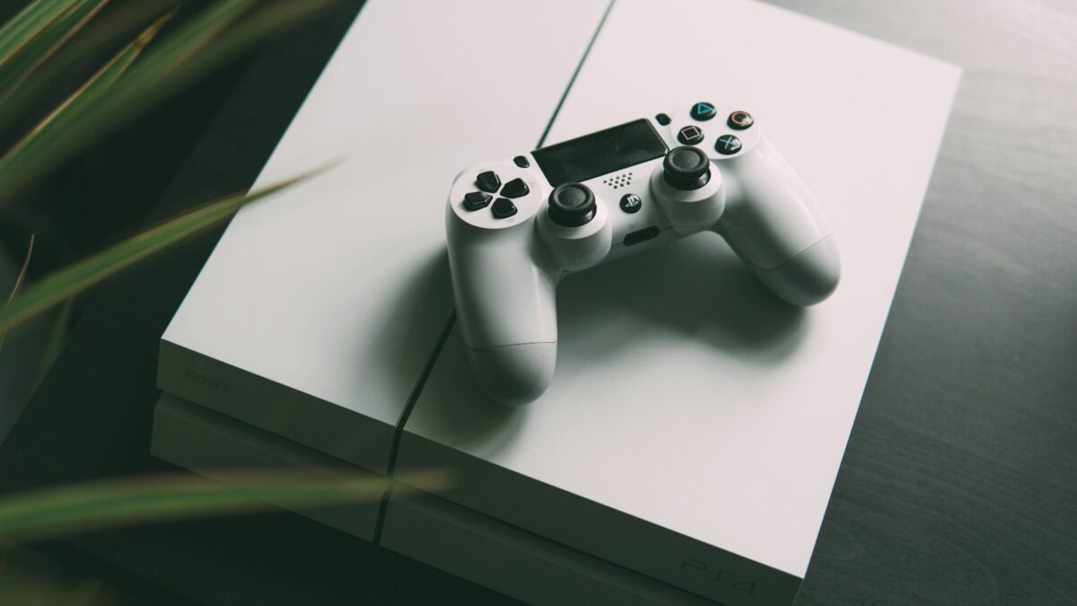 Sony 2028. gada janvārī pārtrauc jaunu PlayStation disku ražošanu: spēlētāji un veikali ceļ trauksmi