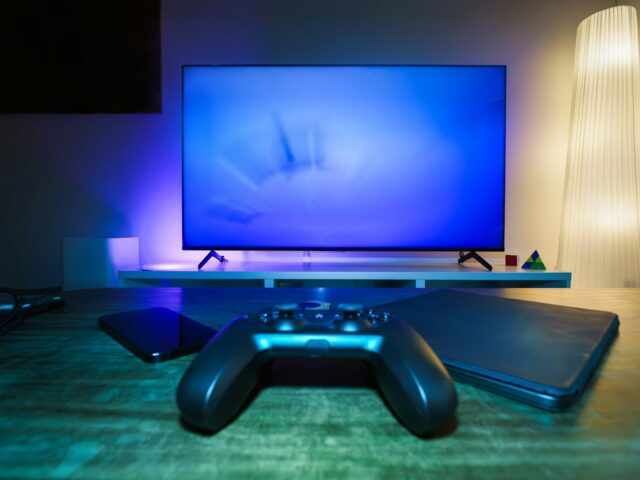 Valve Steam Machine ir klajā — €1039 par PS5 līmeņa datoru dzīvojamā istabā