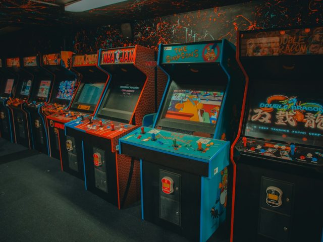 Pony Island 2: Panda Circus klajā 2027. gada 27. aprīlī: Inscryption veidotājs Gamescom rāda pirmo pilno video