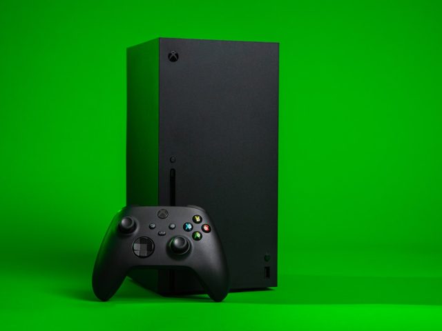 Xbox svin 25 gadus ar caurspīdīgi zaļu Series X25: jubilejas konsole Eiropā maksā 899,99 eiro
