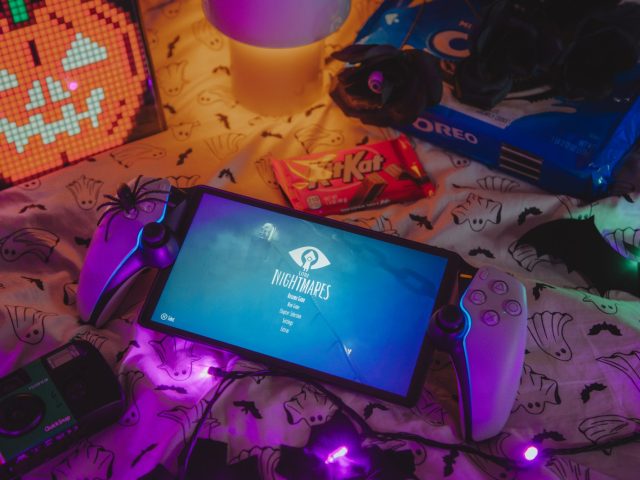 Halloween: The Game klajā: IllFonic liek četriem izdzīvot Haddonfīldā pret Maiklu Maiersu, cena Latvijā no 39,99 eiro